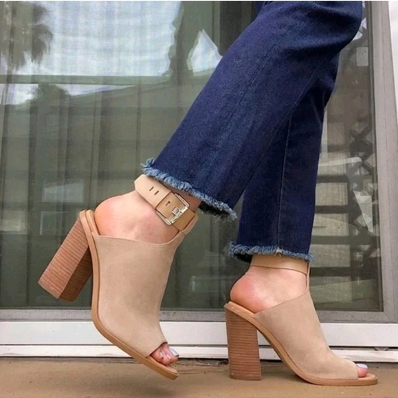 Marc Fisher ML Vashi Beige Tan Suede Leather Block Heel Ankle Strap Sandals 7M - Picture 1 of 11